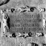 Epitaph für den Ilzstadtrichter Wolfgang Scheer und seine beiden Ehefrauen Anna, geb. Tubler, und Barbara, geb. Staininger, an der Nordwand, in der Vorhalle, zweite von Westen. Kalkstein.