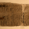 Kaiserswerth, St. Suitbertus, Türsturz (?) mit Bauinschrift oder historischer Nachricht
