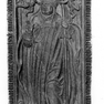 Grabinschrift für den Abt Adam Stöger auf einer figuralen Grabplatte