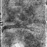 Figurale Grabplatte mit den Grabinschriften für die Domdekane Wolfker von Aistersheim und Wolfker von Haidendorf (Nr. 46) sowie den Kanoniker Hadamar von Aistersheim (Nr. 110), an der Nordwand. Mehrfachverwendung der Platte. Rotmarmor.