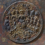 Glocke mit Gussjahr, Gebet und liturgischem Text, Detail Medaillon