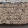 Sandsteintafel mit Gedenkinschrift für Pestopfer