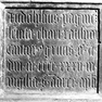 Quadratische Inschriftentafel aus Kalkstein für Rudolf Pagnitz, in die Wand eingemauert.