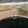 Jahreszahl mit Initialen im Türgewände des Kellereingangs 