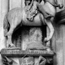 Fast lebensgroße Figur des Hl. Georg zu Pferde, dem Hauptportal zugewandt.