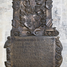 Wappengrabtafel mit Sterbevermerk für den Domherrn Bernhard von Giech.