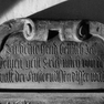 Epitaph mit den Grabinschriften für Hans Kistner, Marx Adelsberger, Sigmund Thaberger sowie ihre Ehefrau Barbara, geb. Kurz, an der Südwand, innen , am Aufgang zur Empore. Kalkstein.