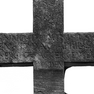 Kruzifix auf dem Friedhof, Detail mit Weiheinschrift am Balken