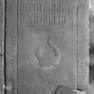 Grabplatte Albert Weis, wiederverwendet für Margarethe von Neuhausen; Zustand um 1970 (Stadtarchiv Pforzheim S1-15-001-41-003)