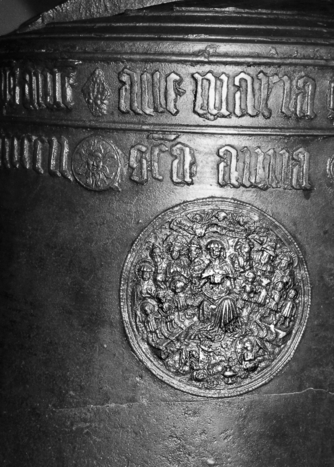 Bild zur Katalognummer 148: Rundmedaillon mit Maria und Heiliger Sippe von der Marienglocke