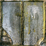 Fragmente der Grabplatte eines unbekannten Ritters