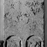Grabplatte für Ursula Hiltprand, geb. Schweikl, innen an der Südwand, erste von Westen. Rotmarmor.