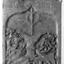 Grabinschrift für Ulrich Vorster zum Findlstein auf einer Wappengrabplatte