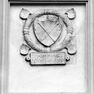Widmungsinschrift auf dem Wappenstein des Georg Hauer