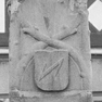 sog. Kondominatsbrunnen, Detail mit Wappen