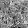Grabinschrift für den Kanoniker Warmund von Pienzenau auf der Grabplatte für Heinrich Symphonista (Nr. 125), an der Nordwand in der Nordwestecke. Zweitverwendung der Platte.
