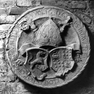 Wappenstein im ehemaligen Marschallhaus, an der Treppe zur Tiefgarage. Rotmarmor wohl Adneter Herkunft.