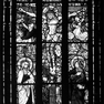 Kreuzigungsdarstellung auf einem Fenster der Ostseite der neuen Kirche.