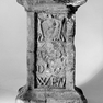 Ofenfußstein mit Namensinschrift und Jahreszahl 