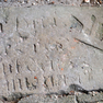 Fragment einer Steintafel, möglicherweise einer Grabplatte