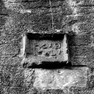 Jahreszahl auf einer Sandsteintafel an der westlichen Grabenmauer des Außengrabens.