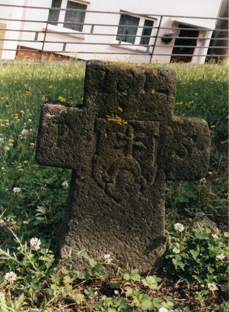 Bild zur Katalognummer 308: Grabkreuz für einen Unbekannten mit den Initialen P. S