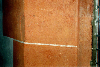 Bild zur Katalognummer 329: Zahlreiche Initialen und Jahreszahlen in Sandsteinwand der evangelischen Stifitskirche St. Goar