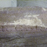 Steinfragment mit Inschriftenresten