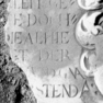 Grabplattenfragment Agnes von Rüppurr, 2018 bei Grabungen auf dem Rathaushof gefunden (LAD Reg.-Präs. Stuttgart Archäologische Denkmalpflege Ref. 84.2 Dienststelle Karlsruhe, Fund-Nr. 2012-152-15285)