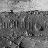 Moritzkirche, Grabplatte für einen Probst, Detail der Inschrift (1478?)