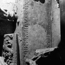 Grabplatte des Heinrich Braxator (Braumeister) aus Kalkstein.