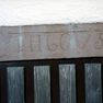 Jahreszahl und Initialen im Sturz des Kellereingangs.