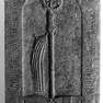 Wappengrabplatte für die Äbtissin Margaretha von Layming, in der Parz-Kapelle an der Ostwand. Rotmarmor.