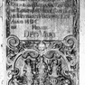 Wappengrabplatte für den Domdekan Johann Georg von Herberstein, an der Südwand des Kreuzgangs im 6. Joch von Westen, Mitte. Kalkstein.