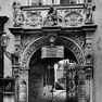 Kleiner Sandberg 22, Portal (1600) (historische Fotografie vom ursprünglichen Standort Leipziger Straße 6)