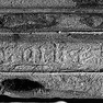 Moritzkirche, Relief der Anbetung der Könige, Inschrift (1410–1420)