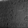 Grabplattenfragment Bartholomäus Hen?