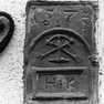 Jahreszahl mit Wappen und Initialen, Weidgasse 9 