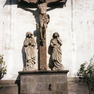 Bild zur Katalognummer 161: Kreuzigungsgruppe mit Jahreszahl und Titulus
