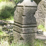 Sog. Nadelöhr, Denkmal mit Initialen und Jahreszahl