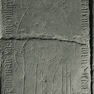 Grabplatte des Johannes Mendel (Mändl, Mündl) aus rotem Marmor, im Boden eingelassen.