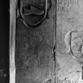 Grabinschrift für den Schuhmacher Hans Streibl an der Westwand, auf einer fragmentierten Grabplatte, 15. von Norden, oben.