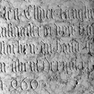 Grabplatte mit den Grabinschriften für Elsbeth Tangl, Michael Tangl und Anna Apothekerin (Nr. 237), an der Westwand im vierten Joch von Norden. Mehrfachverwendung der Platte.