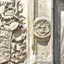 Petershof, Portal des Treppenturmes, Wappen Melzing (1552)