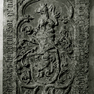 Wappengrabplatte des Sigmund Graner aus rotem Marmor, ehemals im Boden eingelassen, heute an der Wand aufgerichtet.