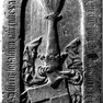 Wappengrabplatte des Johannes von Parsberg aus rotem Marmor, ehemals im Boden eingelassen.