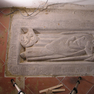 Figurale Grabplatte eines Priesters