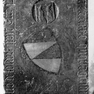 Wappengrabplatte mit den Grabinschriften für den Domprobst Otto von Lonsdorf (Nr. 48) und den Kanoniker Ludwig von Ebm (Nr. 342) im oberen Viertel der Platte sowie den Kanoniker Johann Ulrich von Zeilhofen (Nr. 803) über dem Wappenschild, an der Südwand i