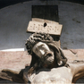 Bild zur Katalognummer 161: Titulus auf Tafel am Kreuzstamm