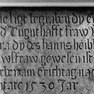 Detail zu Grabplatte mit den Grabinschriften für Barbara Heibler (I) und ihre Schwiegermutter (II), an der Wand zur Sakristei (Westwand des Querhauses), erste von Süden, oben. Rotmarmor.